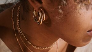 Bijoux sur une femme