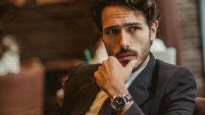 homme en costume