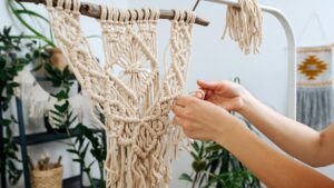 décoration macramé en matériaux recyclé